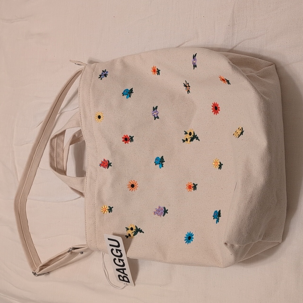 NWT Baggu Floral Zip Duck Bag